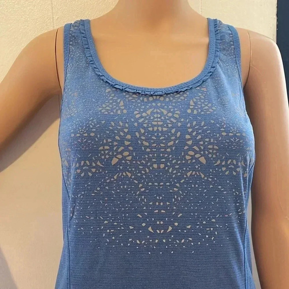Lululemon athletic top - Picture 2 of 12